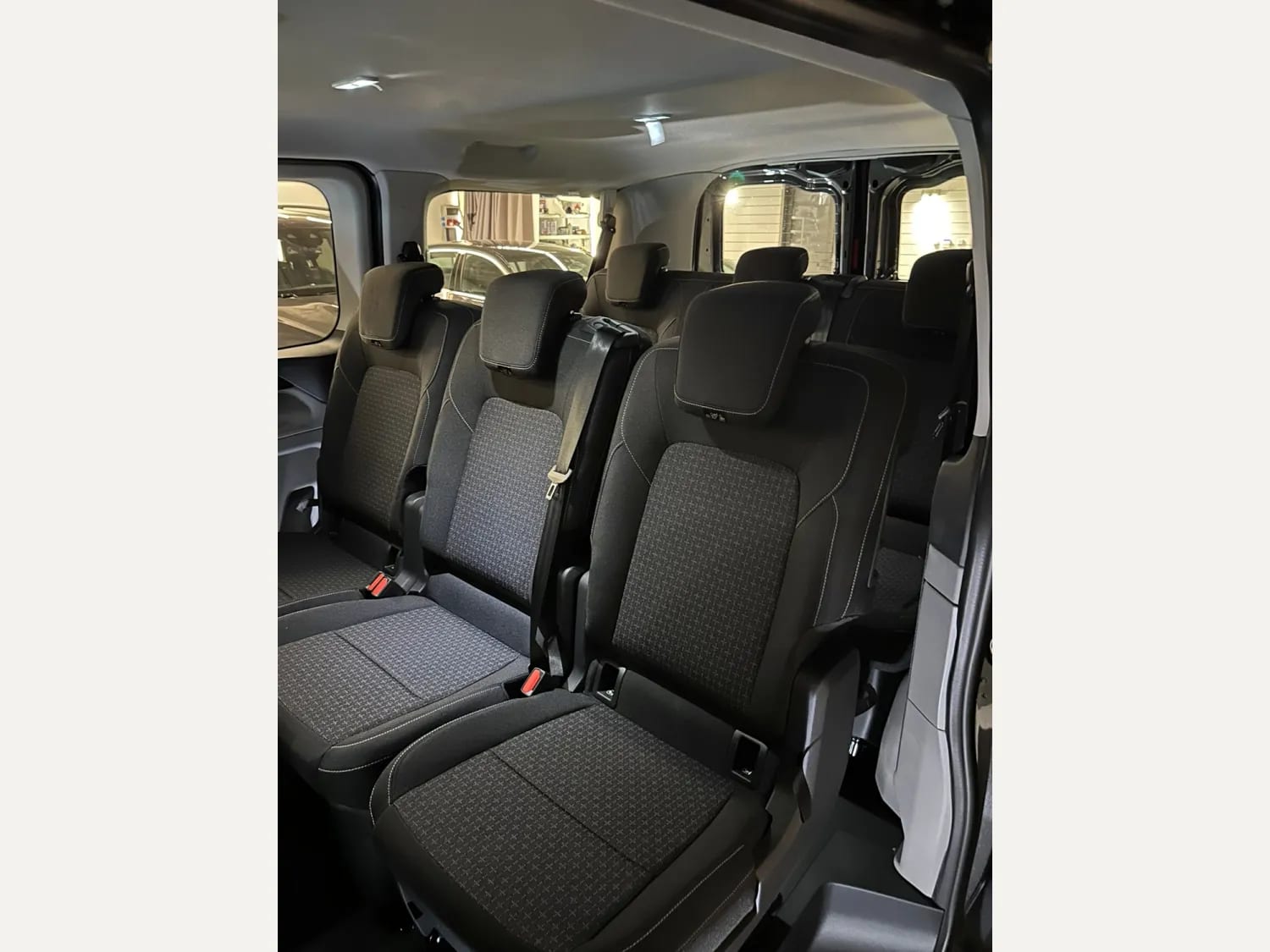 Ford Custom Transit 9-Seater