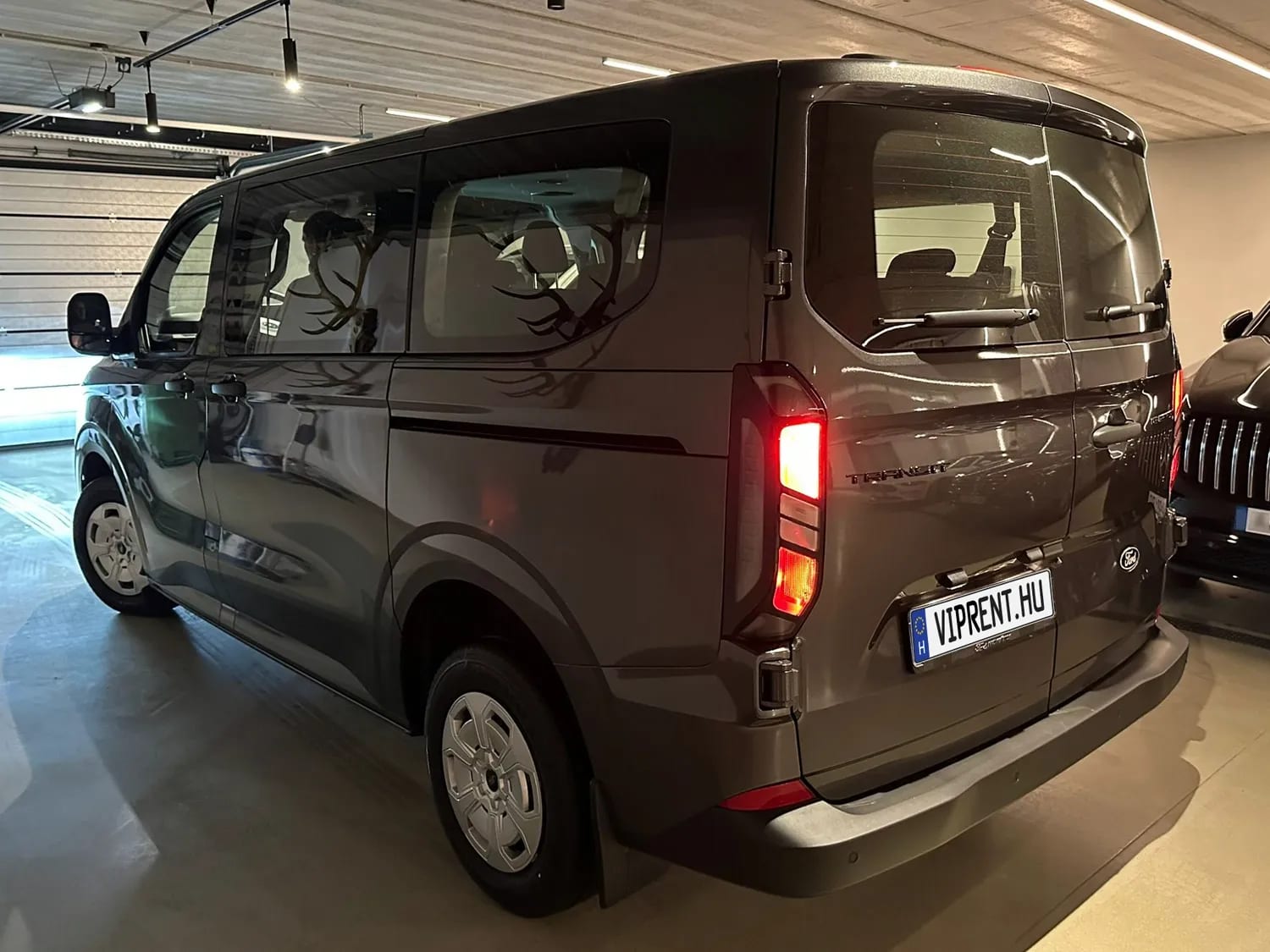 Ford Custom Transit 9-Seater