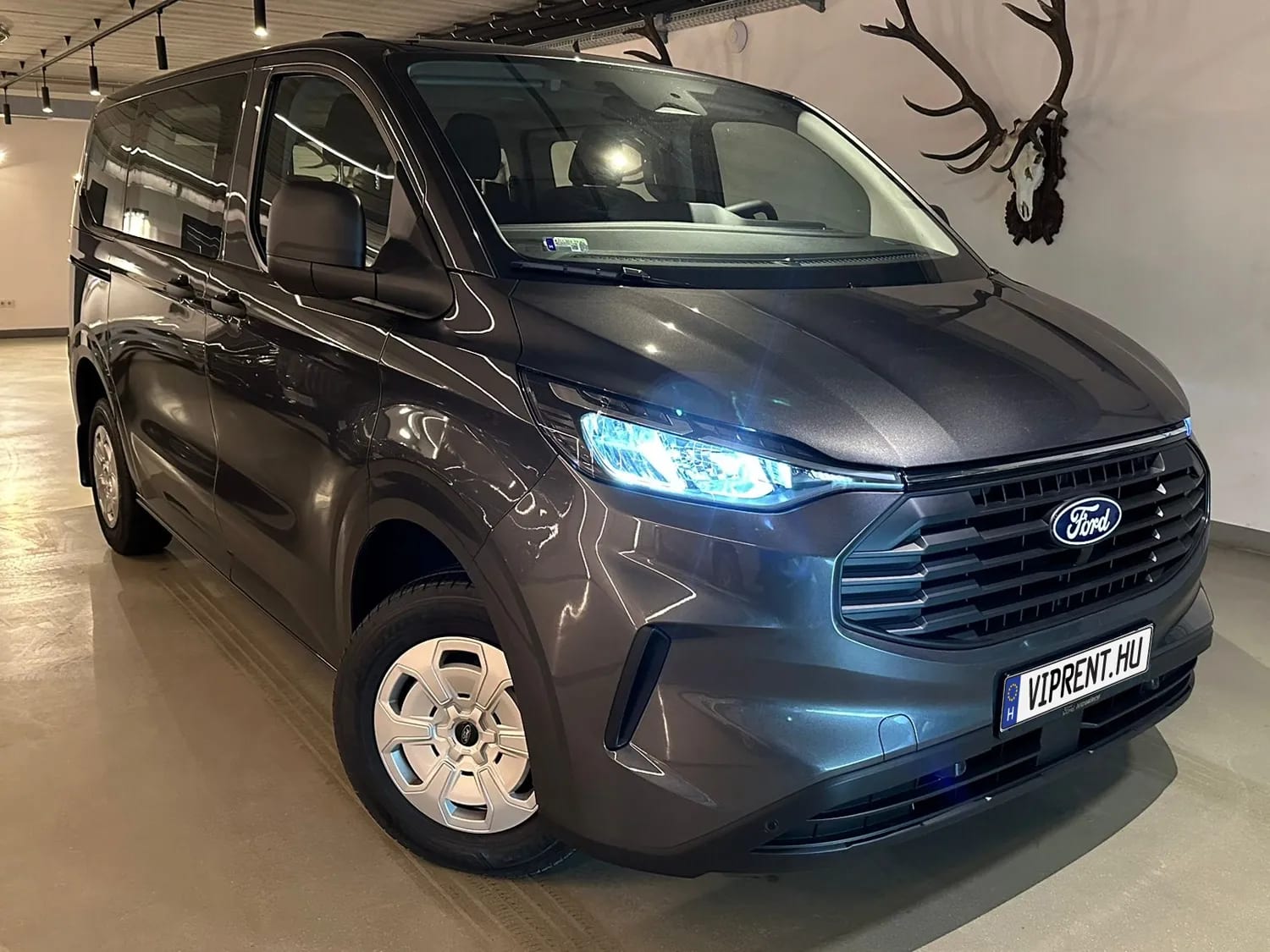 Ford Custom Transit 9-Seater